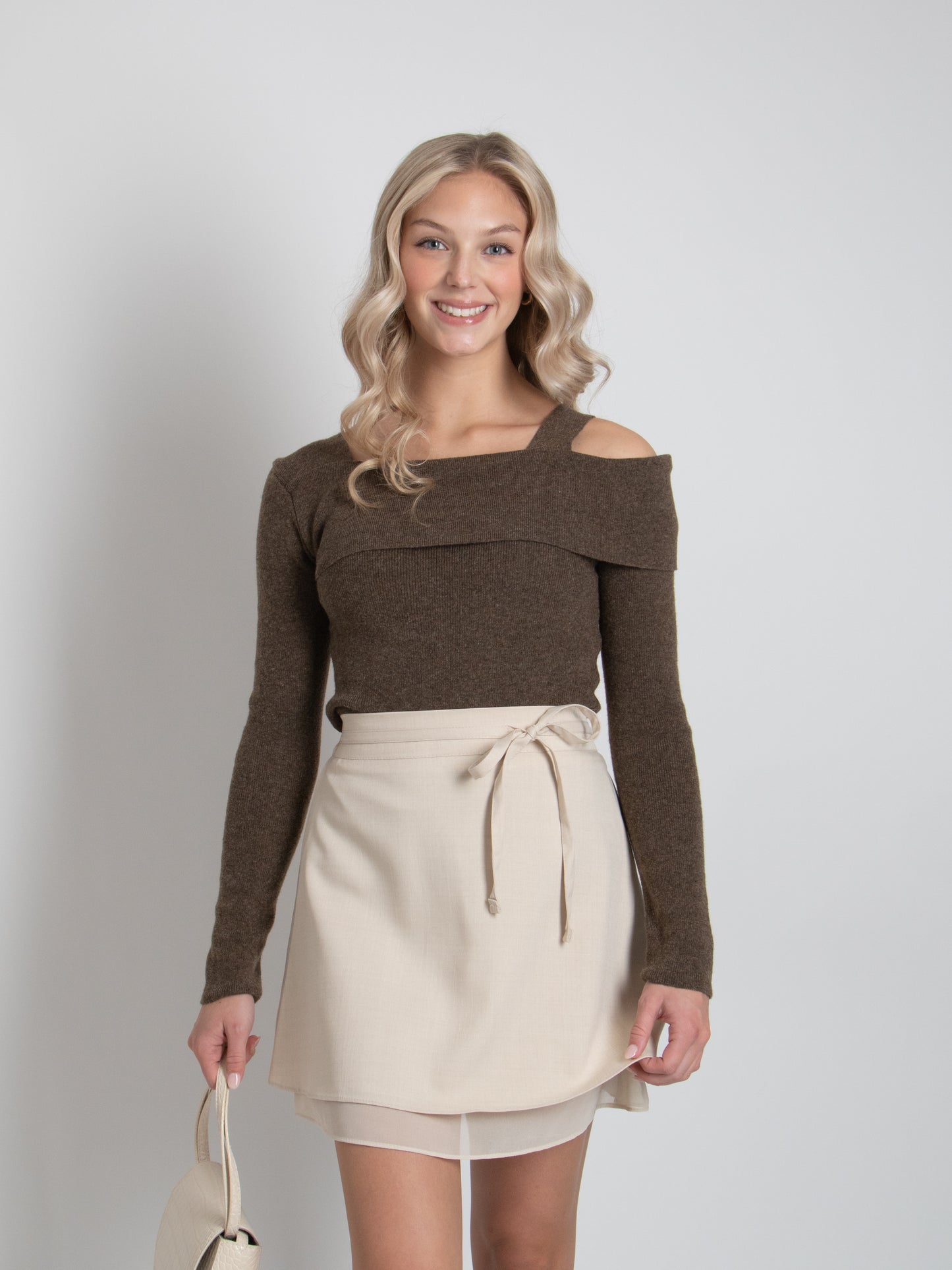 Unbalance Shoulder Knit