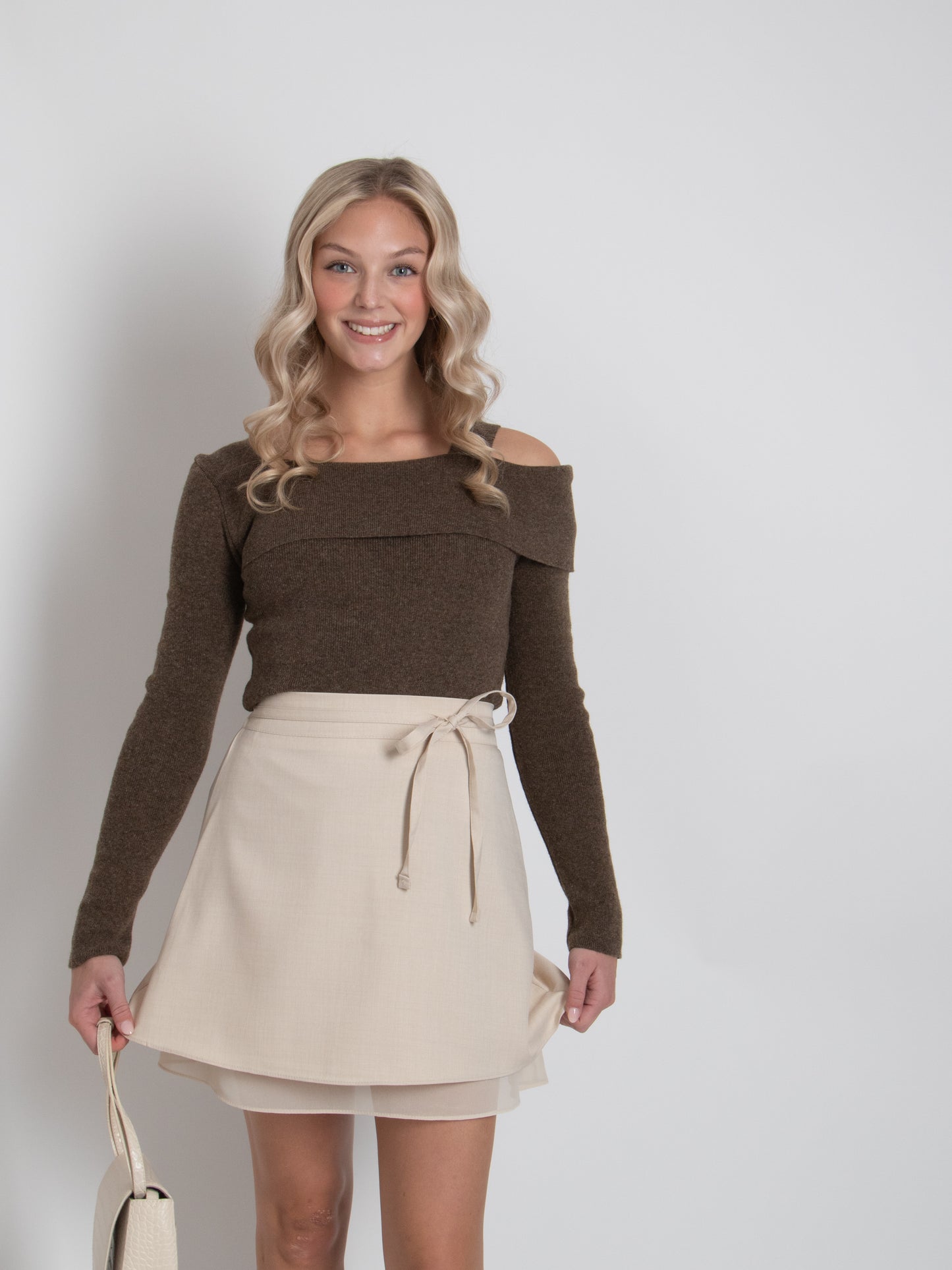 Unbalance Shoulder Knit