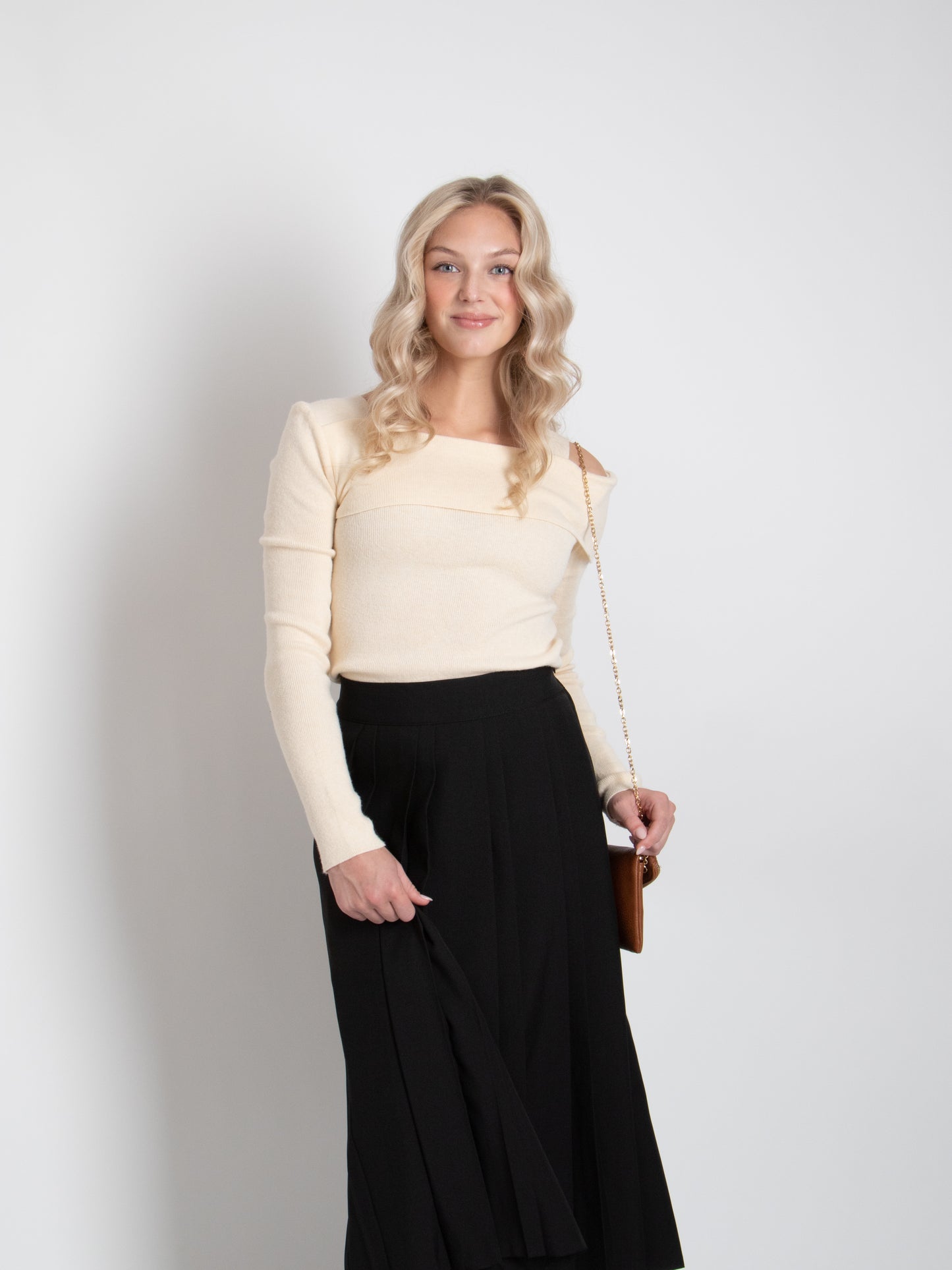 Unbalance Shoulder Knit